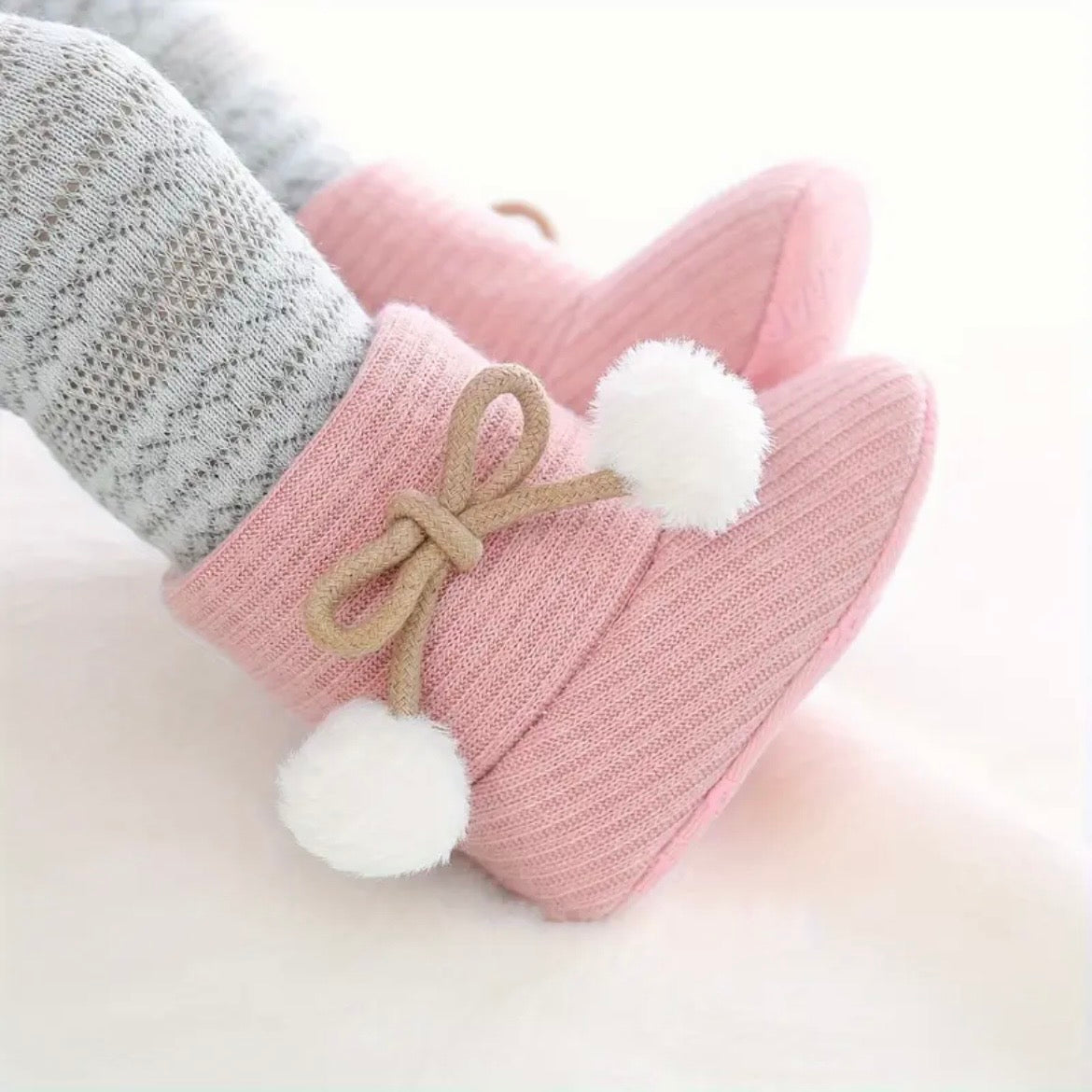 Bundás masnis-fűzős baba cipő