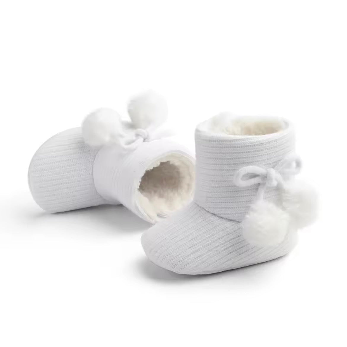 Bundás masnis-fűzős baba cipő