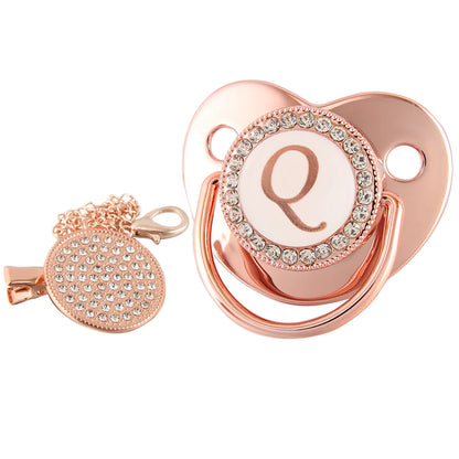 Rose Gold kezdőbetűs cumi csíptetővel