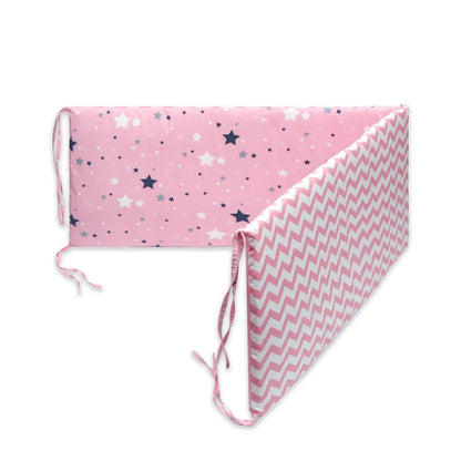 Egybefüggő rácsvédő párna kiságyhoz