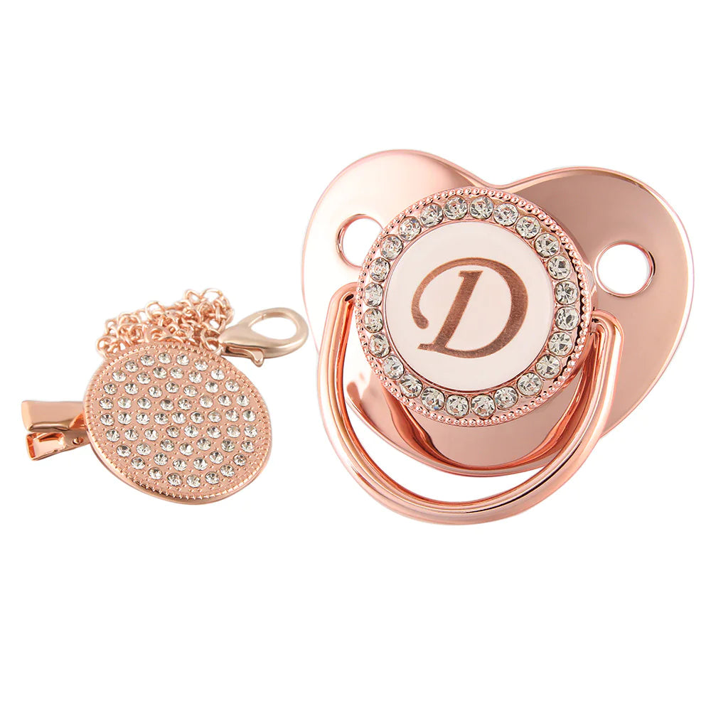 Rose Gold kezdőbetűs cumi csíptetővel