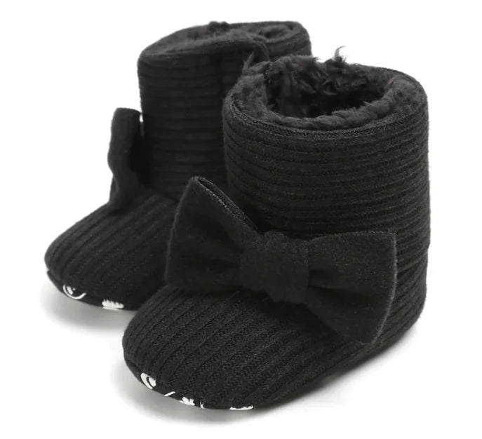 Bundás masnis-fűzős baba cipő