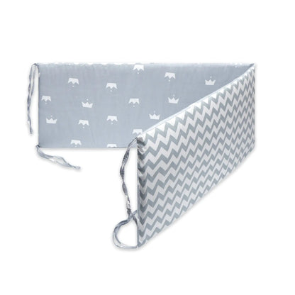 Egybefüggő rácsvédő párna kiságyhoz