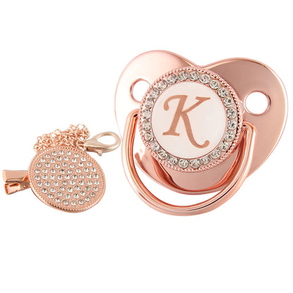 Rose Gold kezdőbetűs cumi csíptetővel