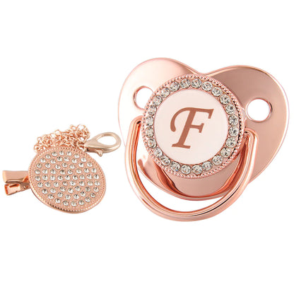 Rose Gold kezdőbetűs cumi csíptetővel